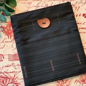 Boutique shoulder/crossbody purse.